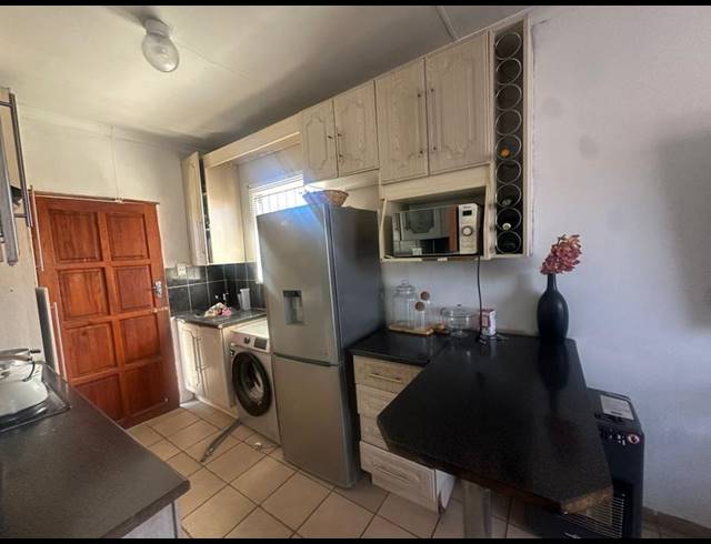2 BEDROOM HOUSE FOR SALE IN VANDERBIJLPARK CE 4